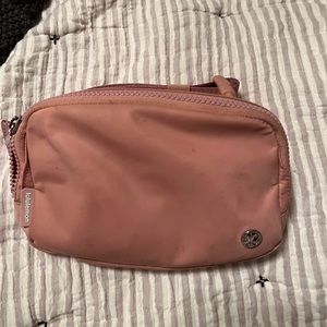 Lululemon Everywhere belt bag 1L